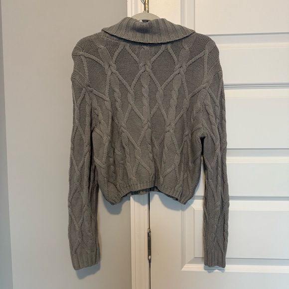 Hollister Gray Cable Knit Cropped Sweater | Size L - Picture 5 of 5